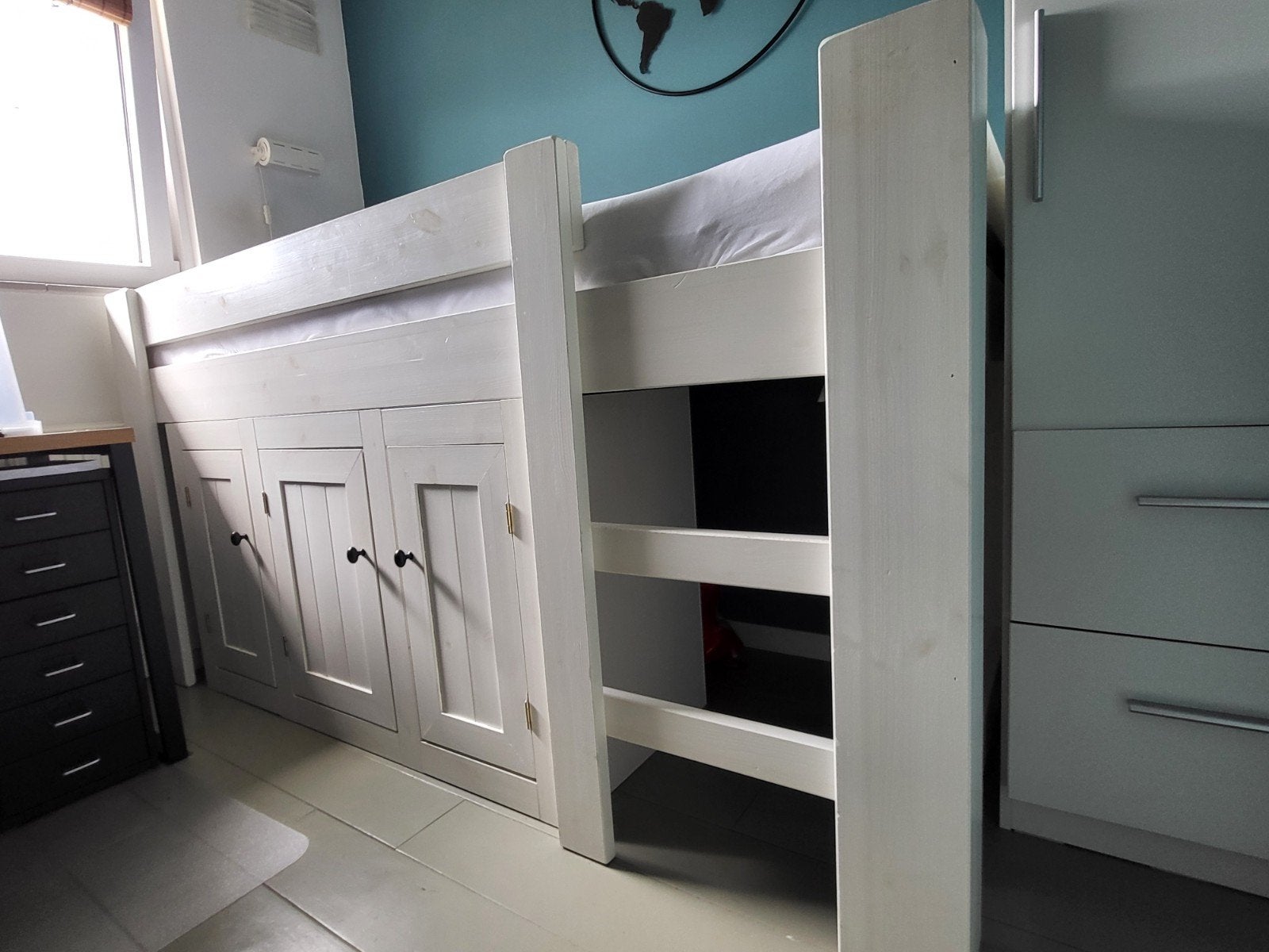 1 persoons half hoogslaper met 3-deurs kast, matras 80x200, Huis en Inrichting, Slaapkamer | Bedden, Ophalen, 90 cm, Eenpersoons