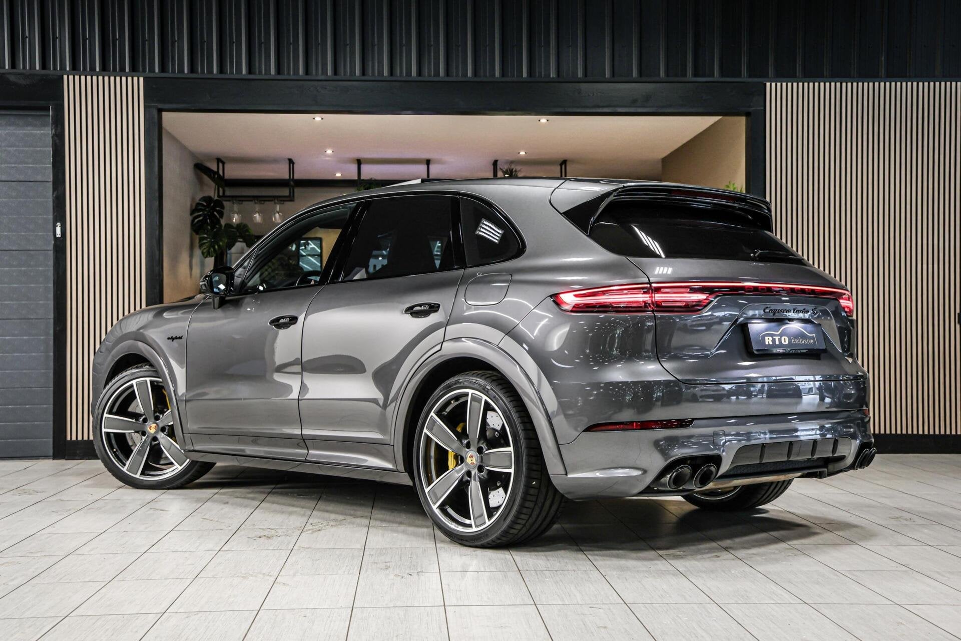 Porsche Cayenne 4.0 Turbo S E-Hybrid|PCCB|HUD|Pano|PDLS+|Spo, Auto's, Automaat, Gebruikt, Met garantie (alle), 3000 kg