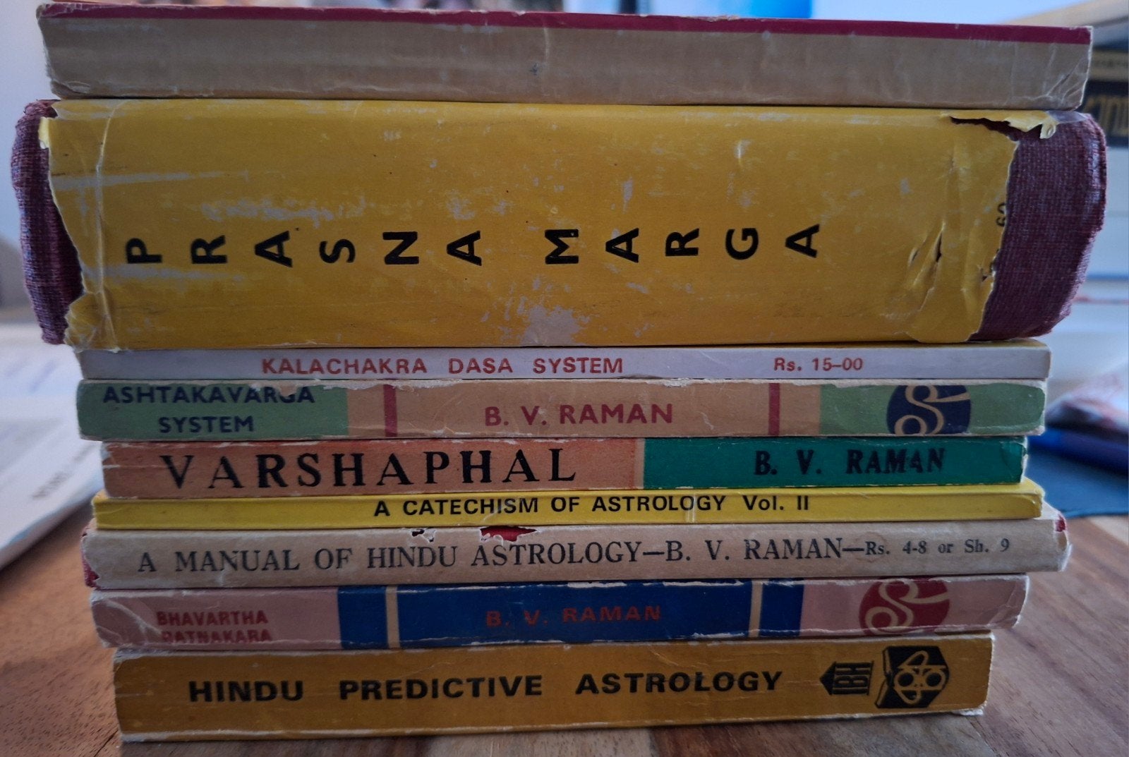 9 boeken over Indiase astrologie, totaalprijs 37,50 euro, Boeken, Ophalen of Verzenden, Zo goed als nieuw, Astrologie, Achtergrond en Informatie