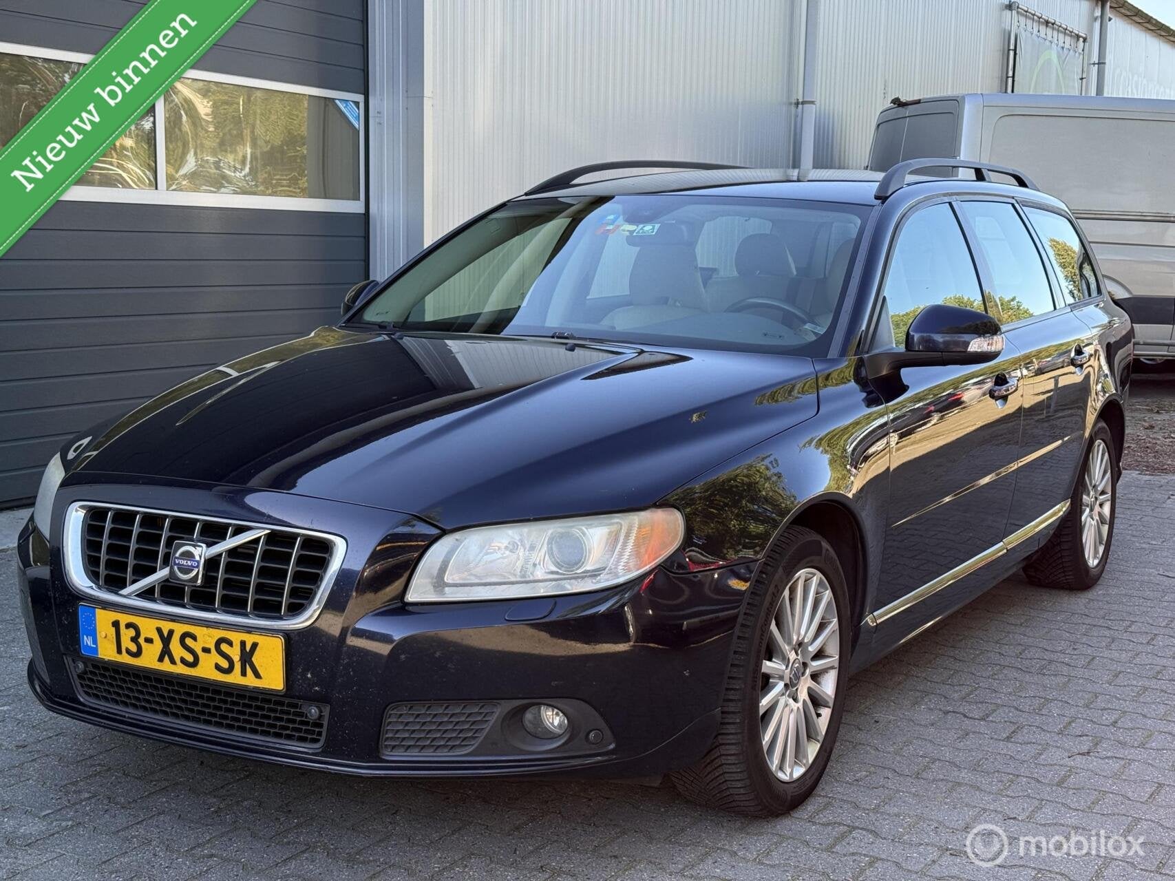 Volvo V70 3.2 Summum, 6 cilinder Automaat, Luxe, Auto's, 238 pk, Blauw, Automatische klimaatregeling, 93 €/maand