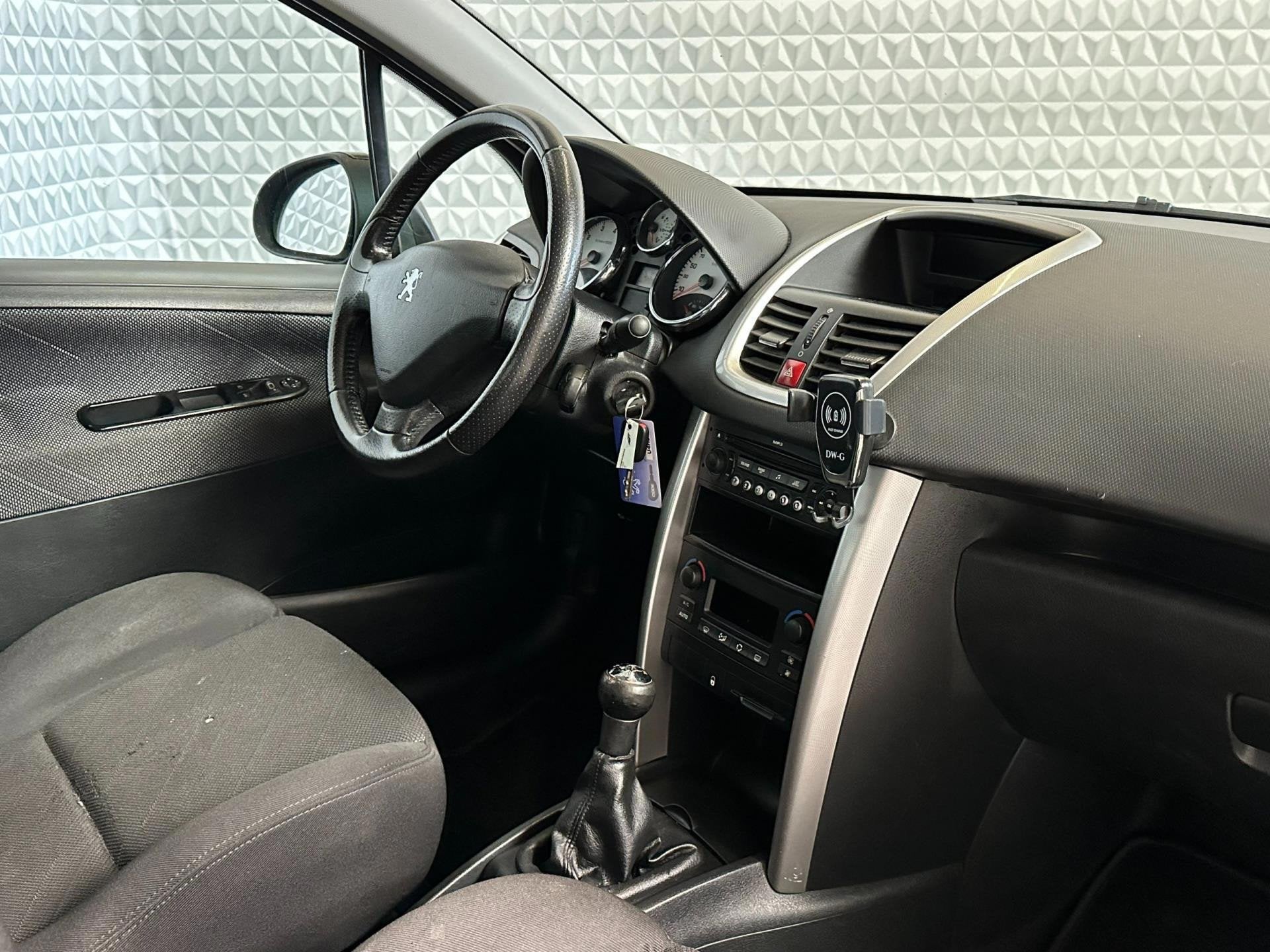Peugeot 207 1.4 VTi Look Airconditioning + Cruise control, Auto's, Voorwielaandrijving, Stof, Gebruikt, Zwart