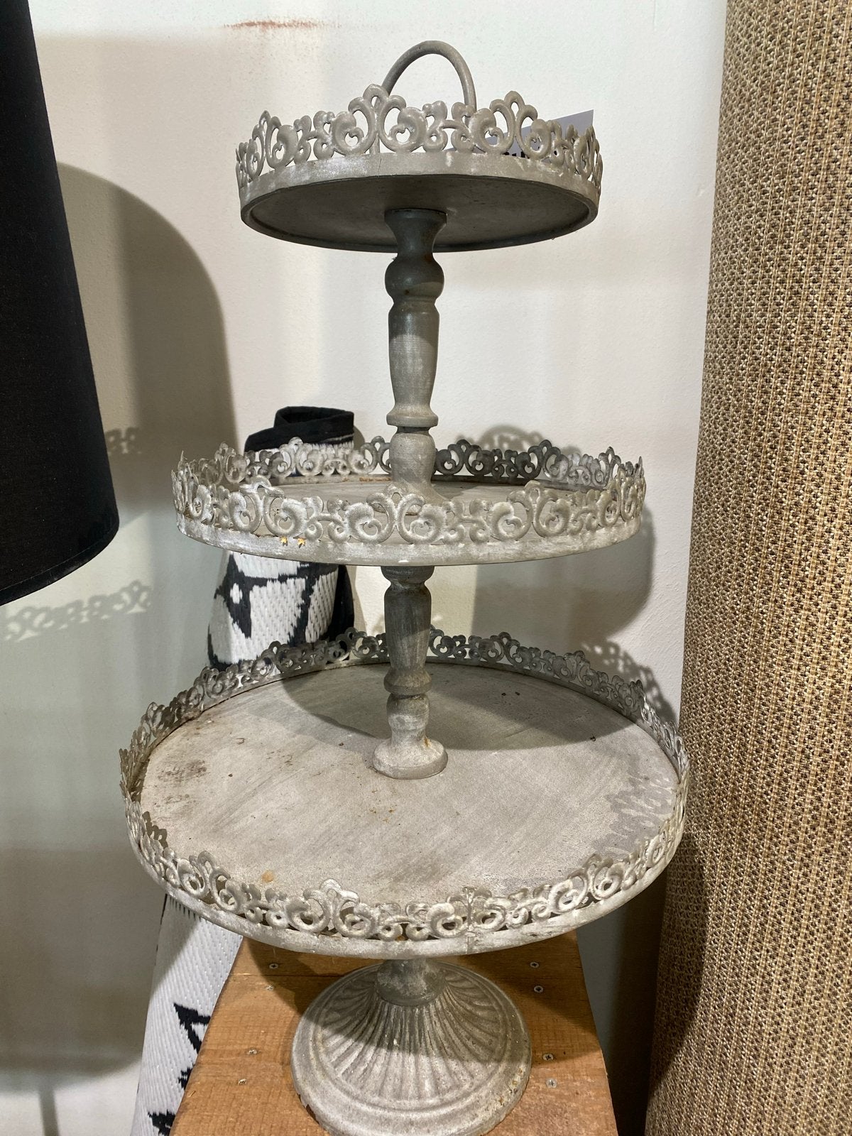 Decoratieve etagère van metaal - 3 lagen, Ophalen, Metaal, Grijs, Gebruikt