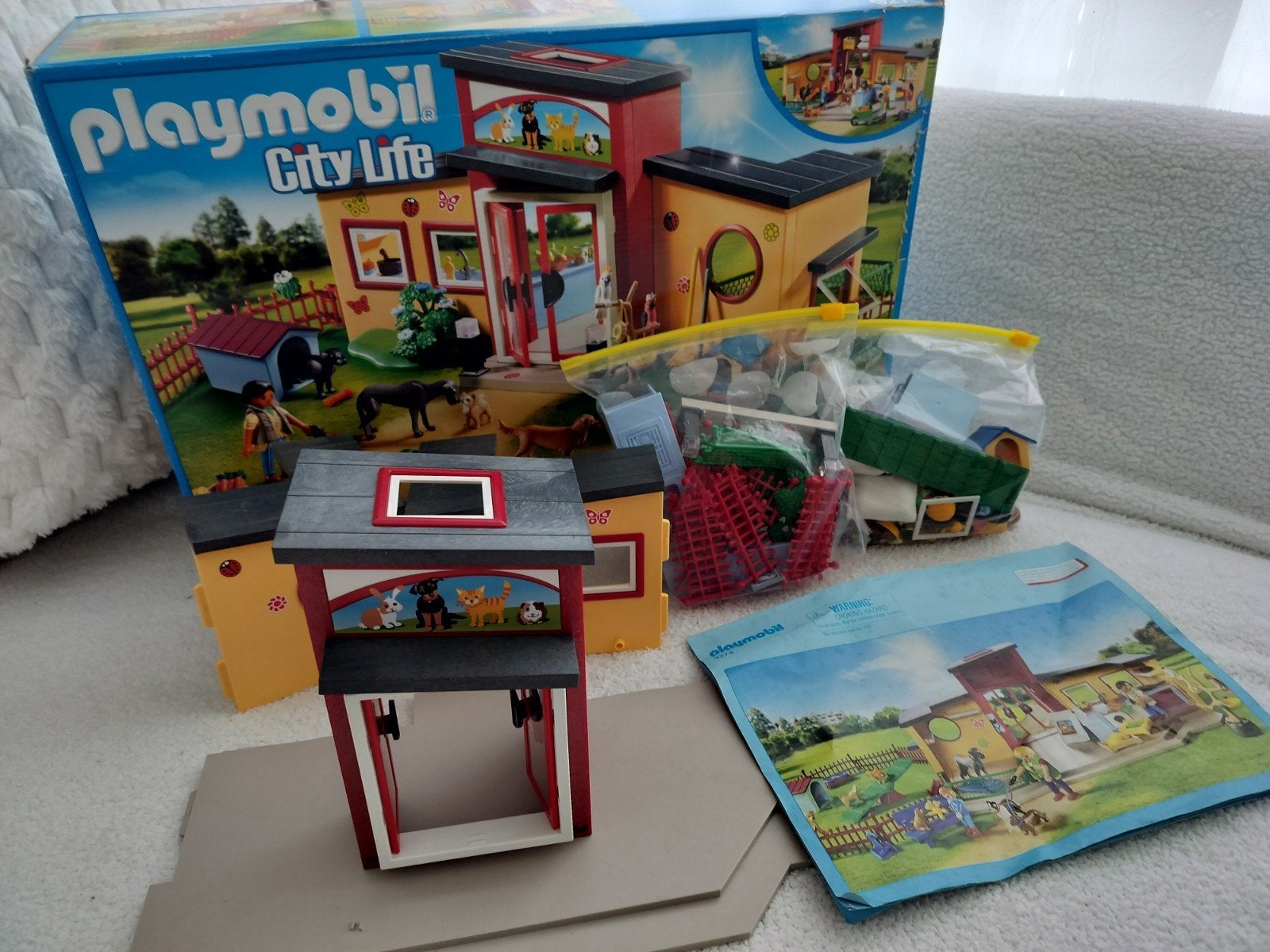 Playmobil City Life Hondenpension 9275 - Zo goed als nieuw, Gebouw, Complete set, Ophalen of Verzenden, Zo goed als nieuw