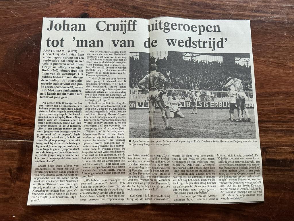 Voetbal krantenartikel Ajax Roda 1986 Cruijff man wedstrijd, Verzamelen, Ophalen of Verzenden, Knipsel(s)