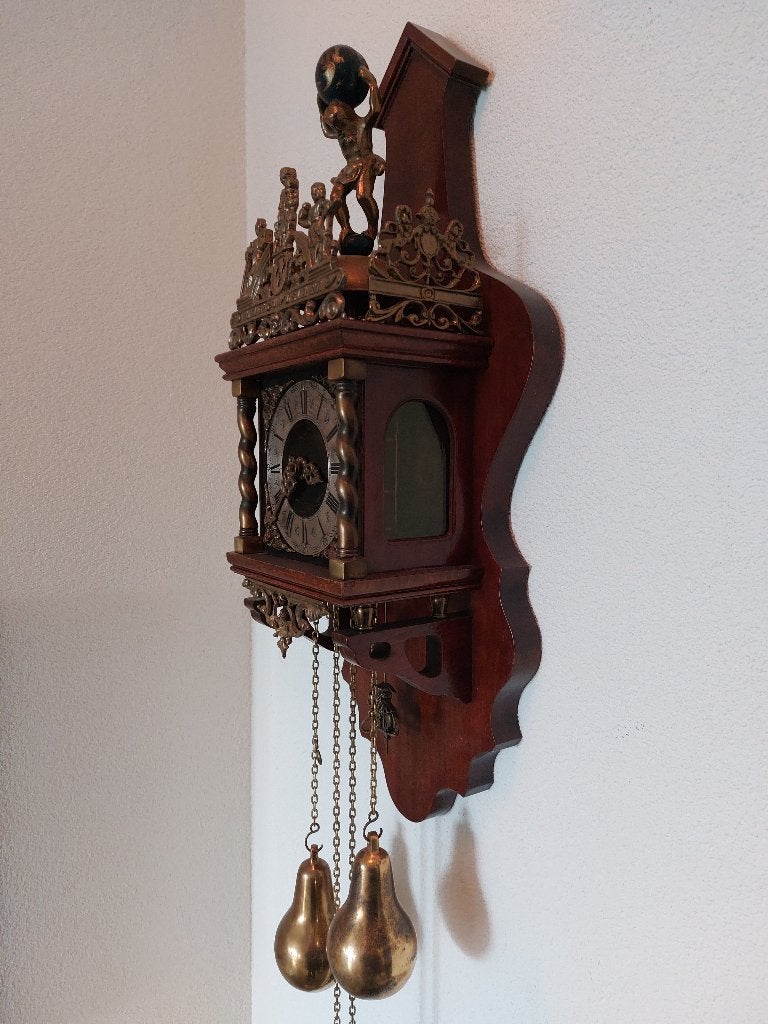 Zaanse klok met slagwerk, Ophalen