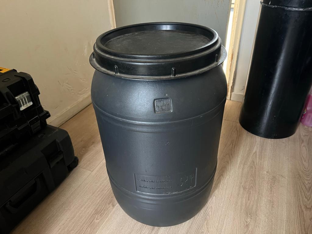 Voerton met schroefdeksel - 60 Liter, Dieren en Toebehoren, Dierenvoeding, Ophalen