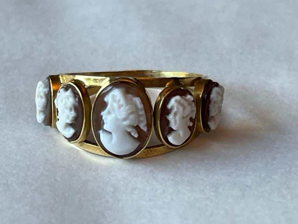 Handgemaakte 18 CT Gouden Ring met Cameeën - Maat 17,5, Sieraden, Tassen en Uiterlijk, Ringen, Verzenden, Zo goed als nieuw, 17 tot 18