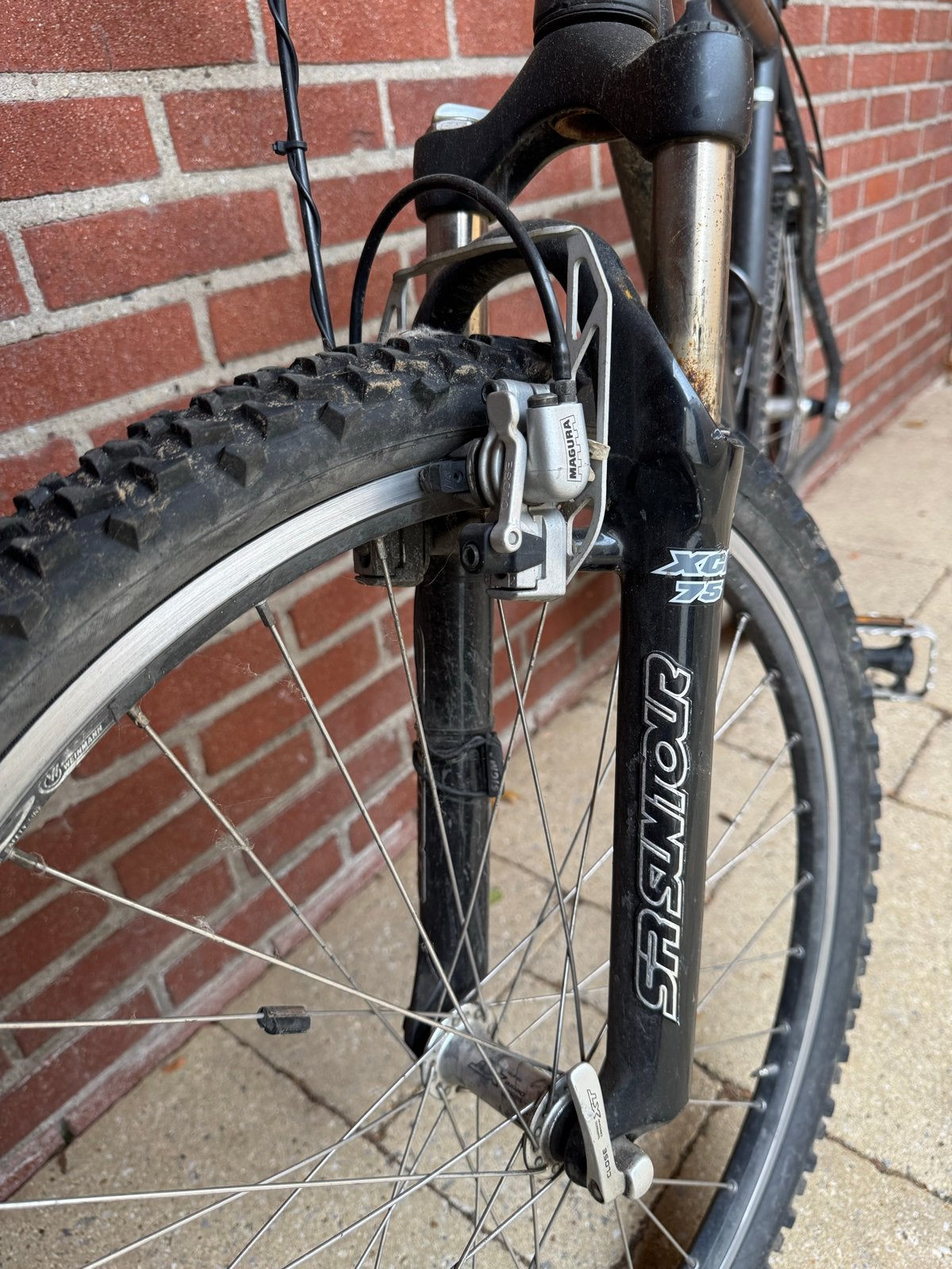 Foto 15 van Mountainbike met Shimano Deore XT en SR Suntour vering