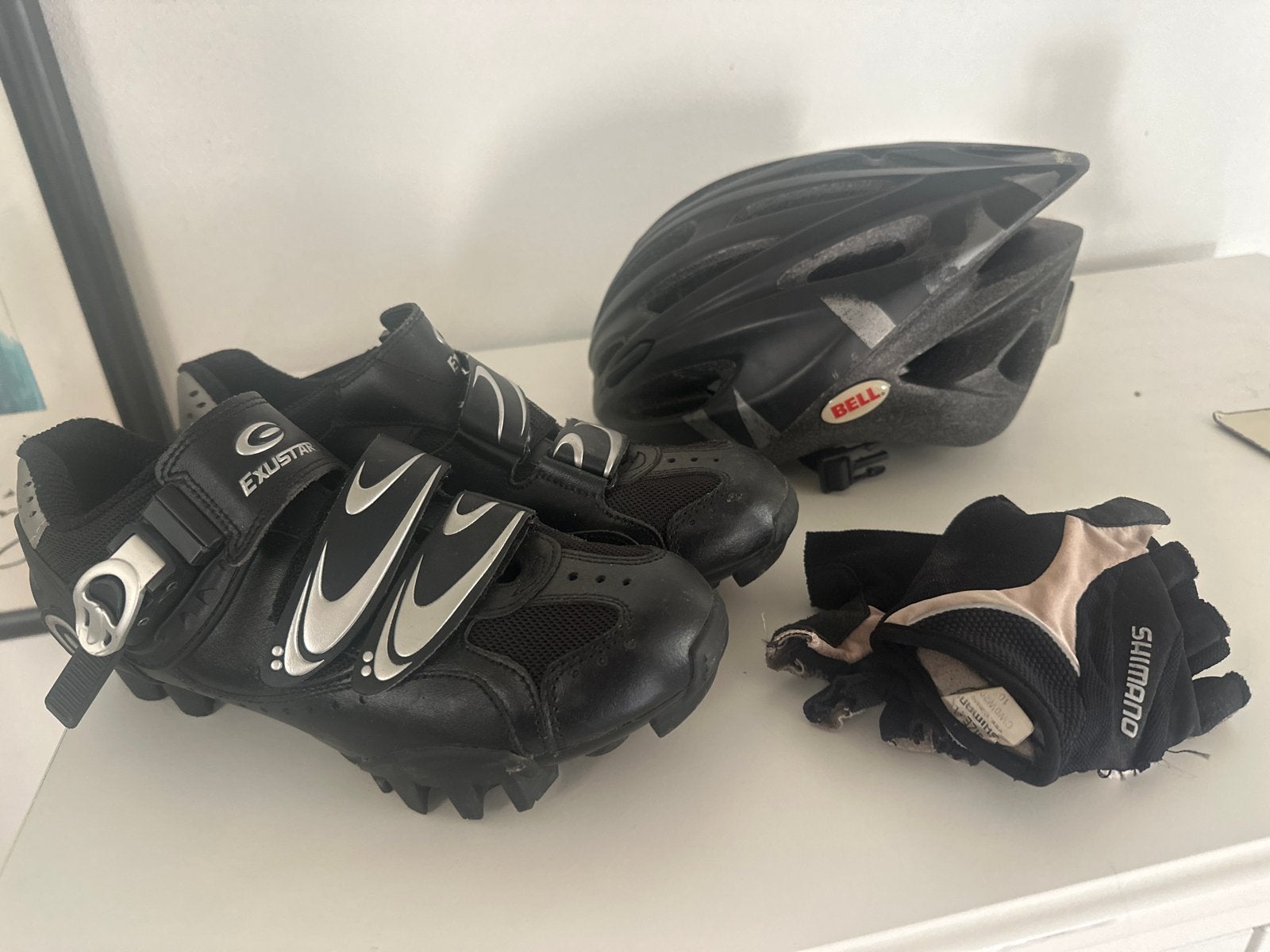Fietsschoenen (Exustar) en helm (Bell), Ophalen, Gebruikt, Overige maten, Heer of Dame