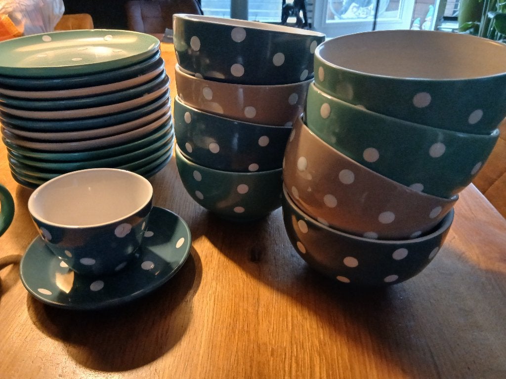 Stippen / polkadot servies, Huis en Inrichting, Keuken | Servies, Ophalen, Gebruikt, Overige stijlen, Aardewerk