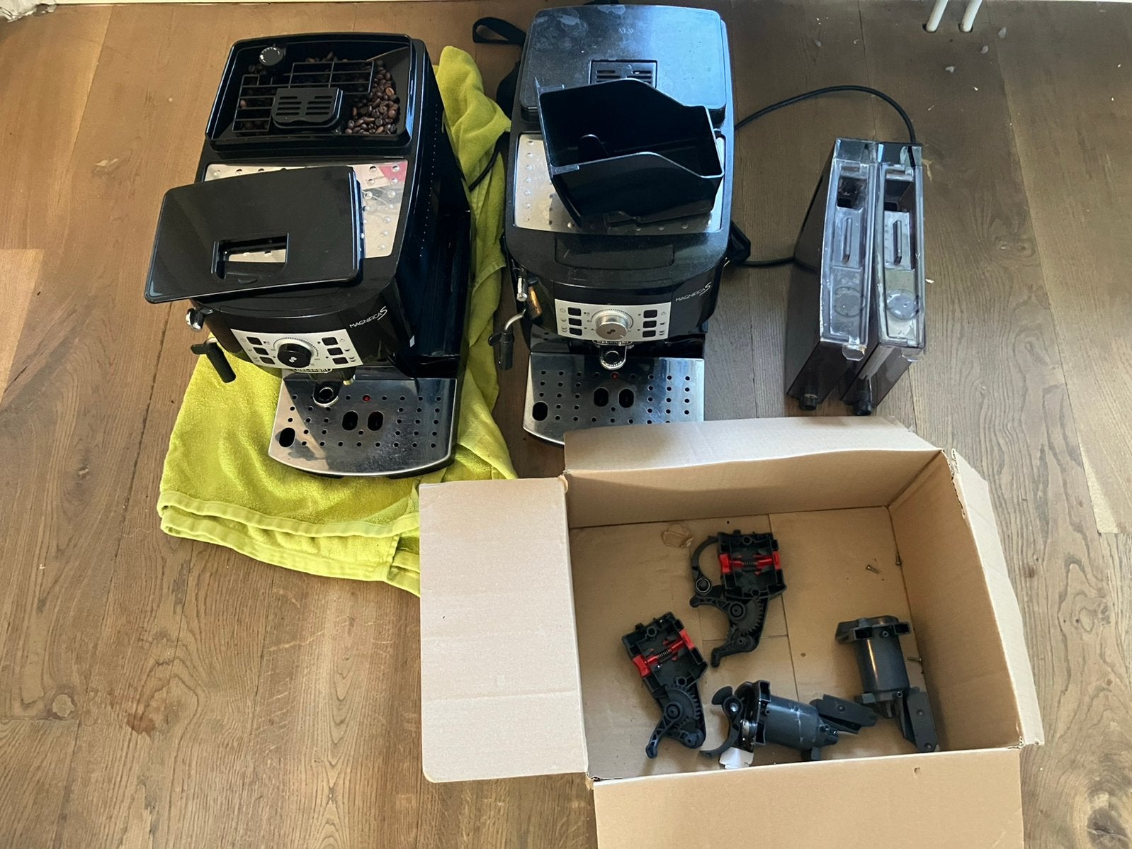 2 x Delonghi Magnifica S niet werkend teab, Ophalen, Koffiemachine, Koffiebonen, Niet werkend