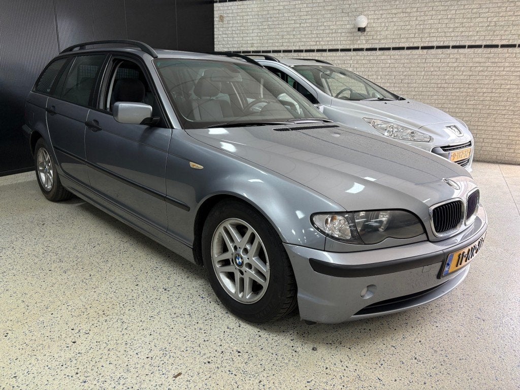 Bmw 3-SERIE 318D Automaat Airco Panorama Dak Trekhaak CV, Auto's, Automaat, Achterwielaandrijving, Huisgarantie, 4 cilinders