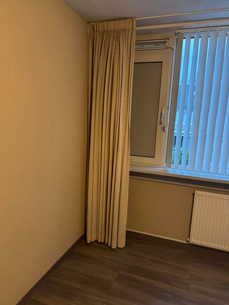 Two curtains (beige), Huizen en Kamers, Kamers te huur, Den Haag