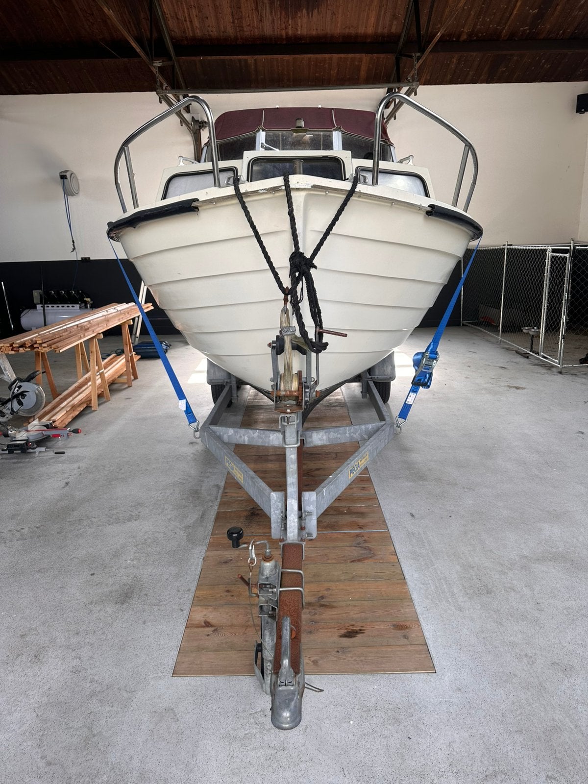 Foto 9 van Comfortabele polyester kajuitboot diesel inboard + trailer
