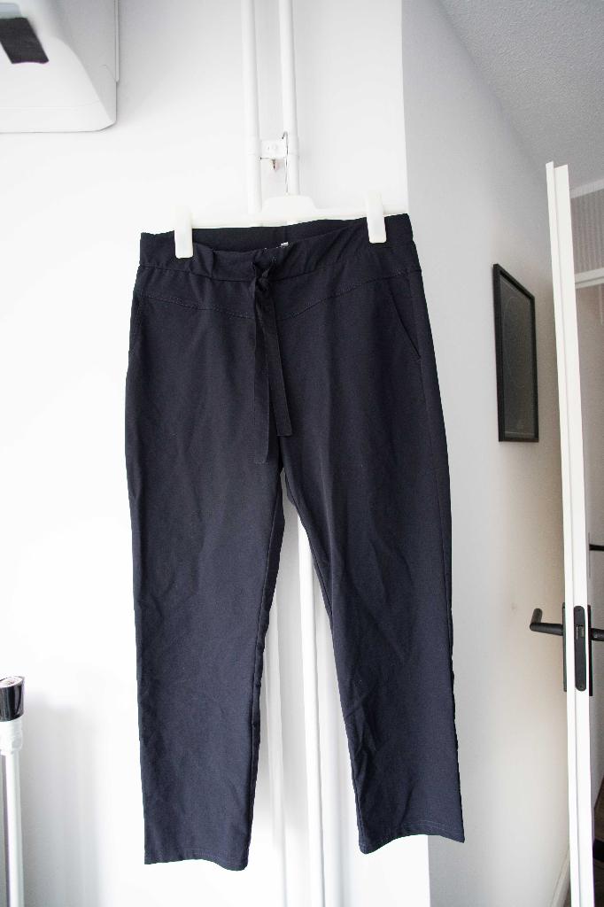 Donkerblauwe travelstof broek enkellengte &Co Woman maat L, Kleding | Dames, Broeken en Pantalons, Blauw, Maat 42/44 (L), &Co Woman