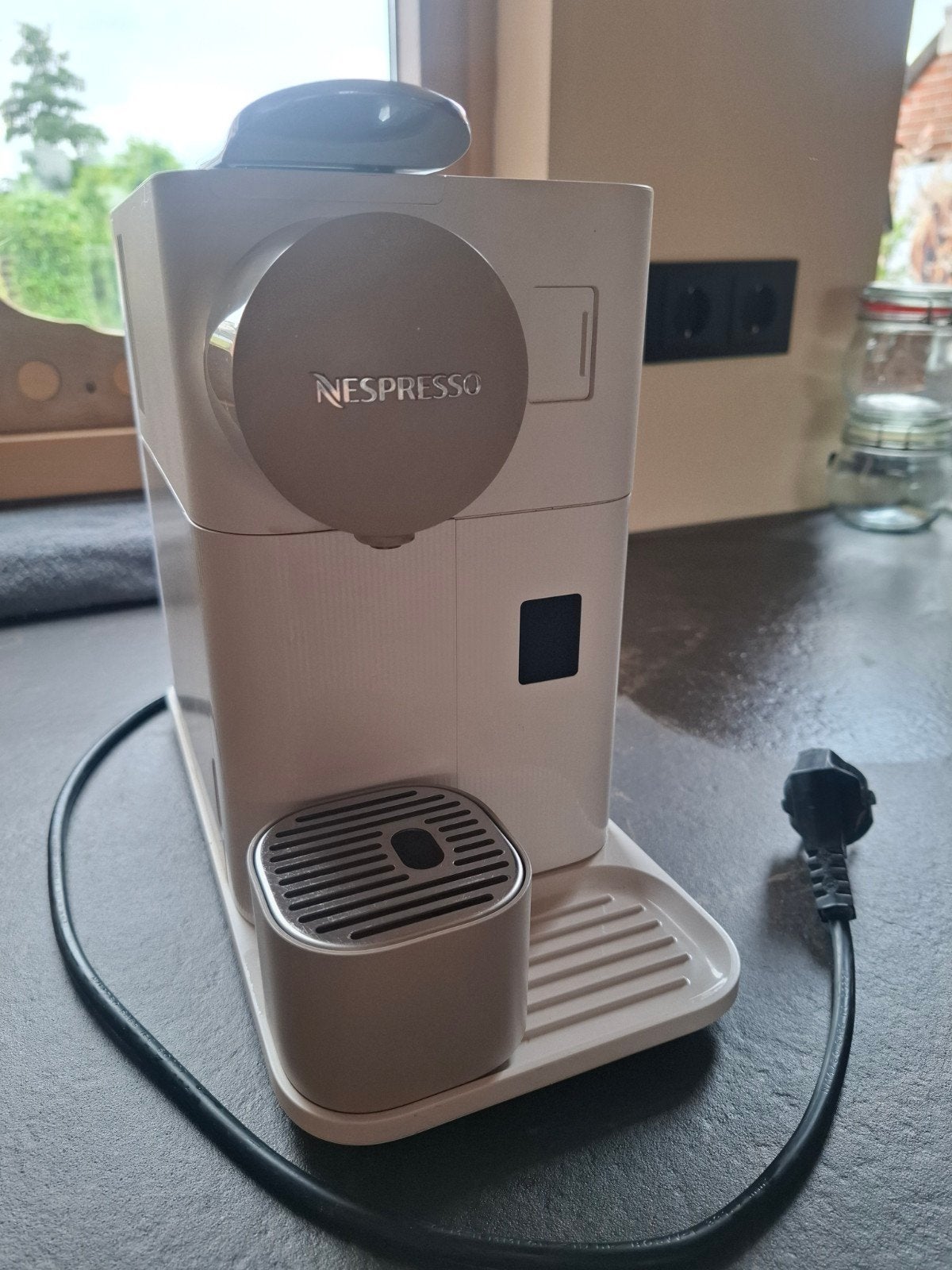 Nespresso Lattissima One, Witgoed en Apparatuur, Koffiezetapparaten, Ophalen, Gebruikt