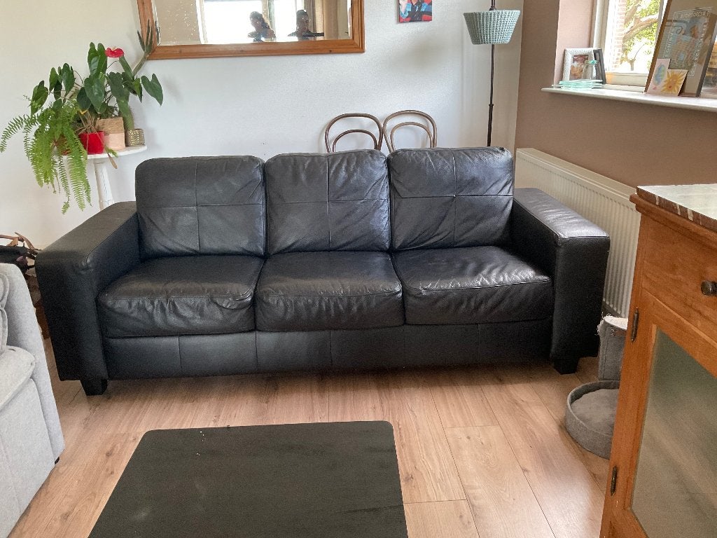 Zwart leren bankje, zwart salon/ bijzettafel, Ophalen, Gebruikt, 150 tot 200 cm, Driepersoons