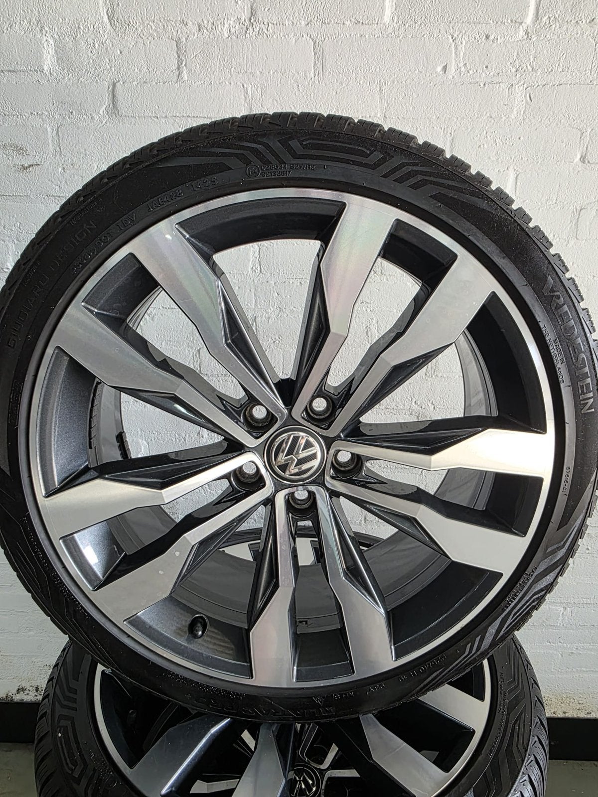 Orig. 19" VW T-Roc R-line velgen, 8 mm A-merk all seasonband, 19 inch, Gebruikt, Banden en Velgen, Ophalen of Verzenden