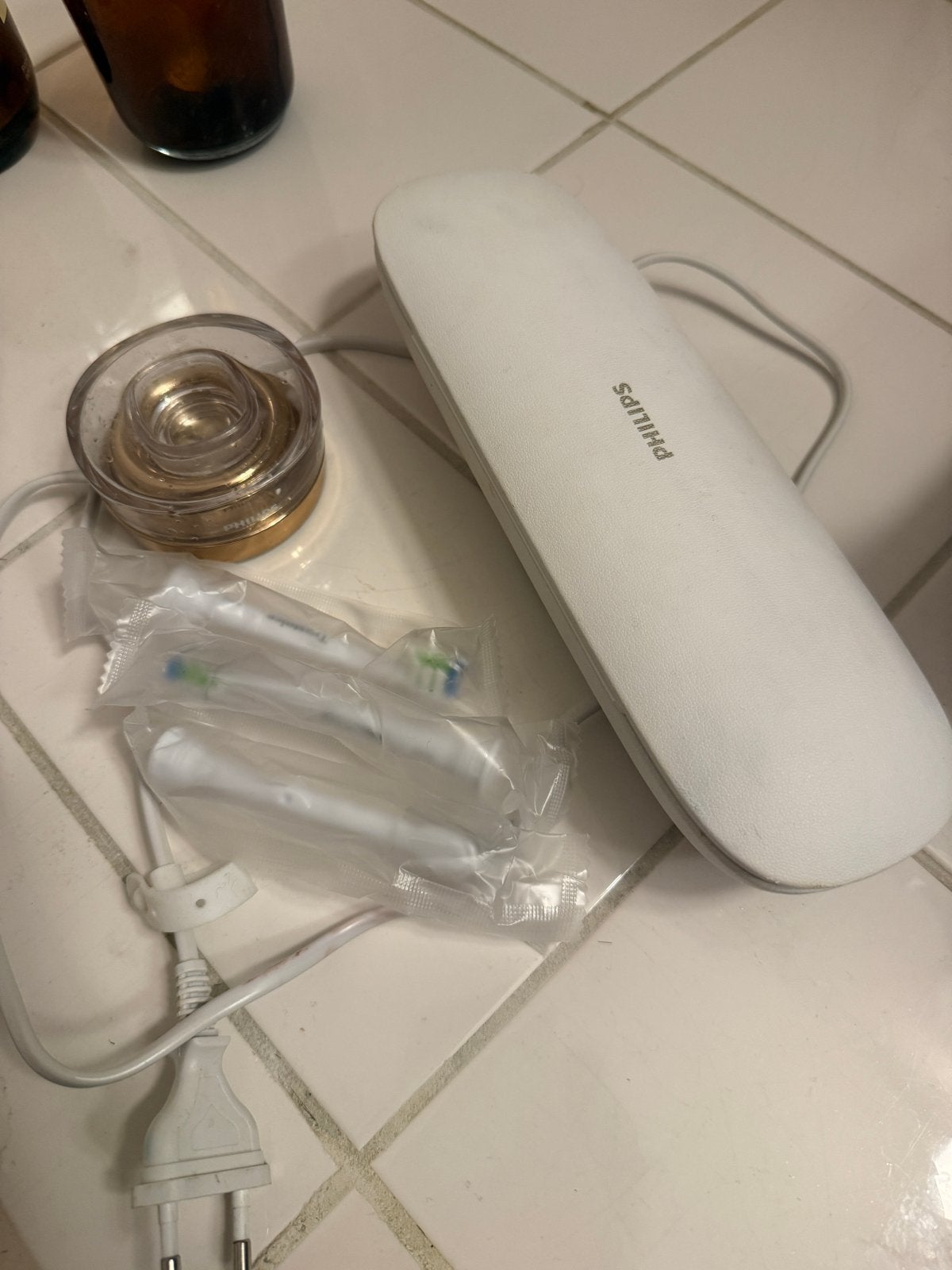 Philips Sonicare oplader en reisetui met opzetborstels, Ophalen of Verzenden, Gebruikt, Mondverzorging