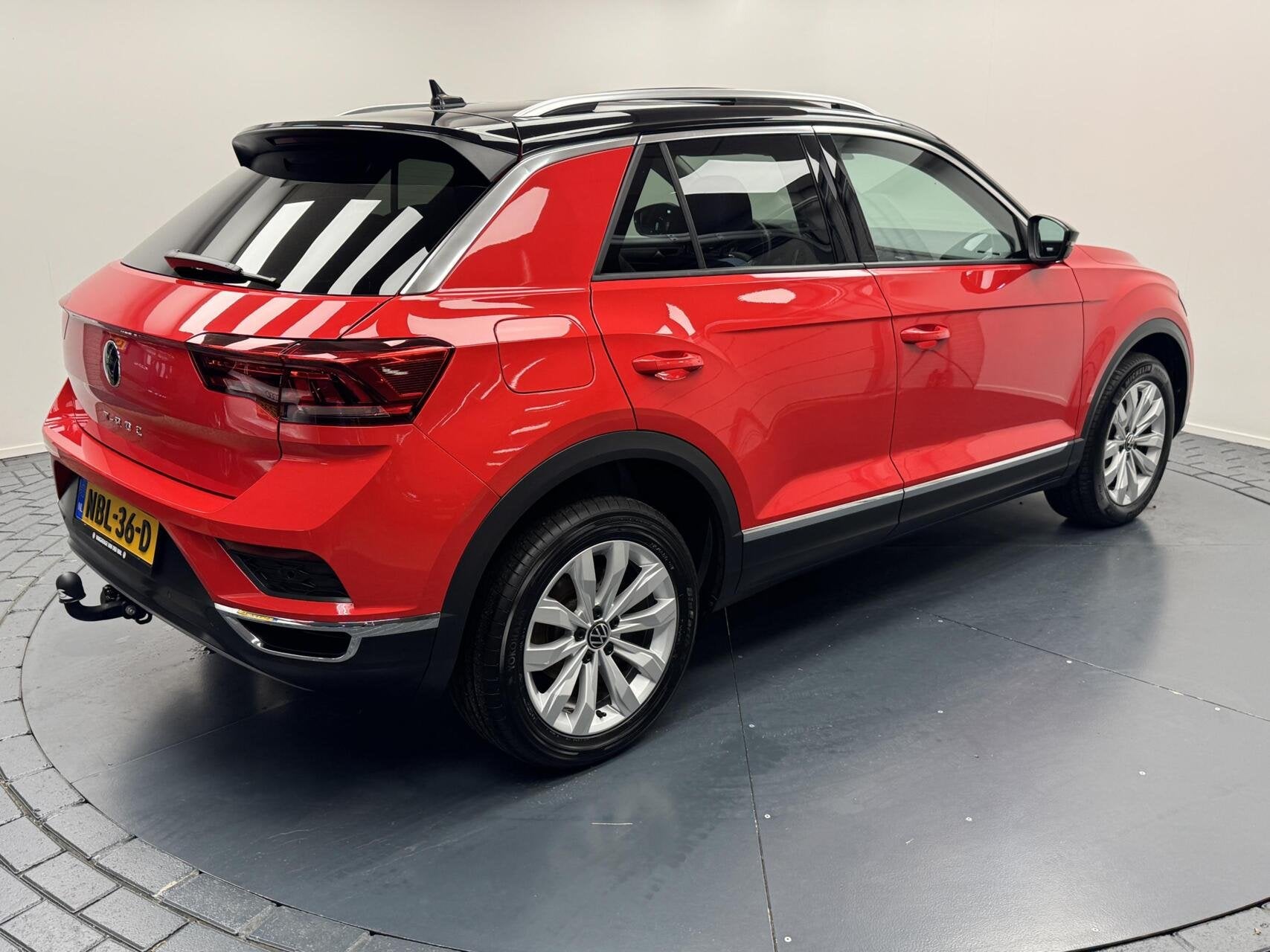 Volkswagen T-Roc 1.5 TSi Sport Automaat-Navigatie-Clima-Ad.C, 1254 kg, 4 cilinders, Leder en Stof, Bedrijf