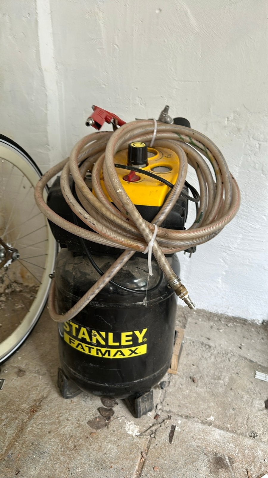 Stanley Fatmax Compressor, Doe-het-zelf en Verbouw, Ophalen, Gebruikt, 6 tot 10 bar, Minder dan 200 liter/min