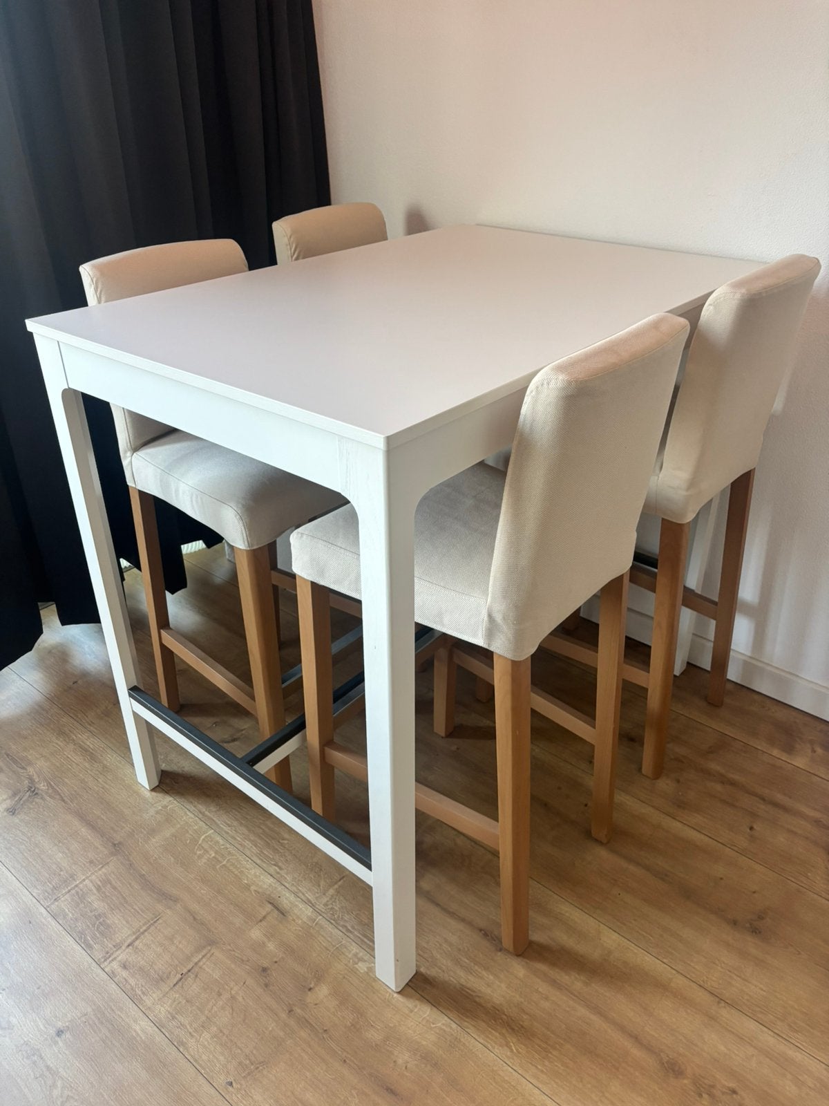 Ekedalen hoge eettafel IKEA met stoelen - april 2025, Huis en Inrichting, Tafels | Eettafels, Ophalen, 100 tot 150 cm, 50 tot 100 cm