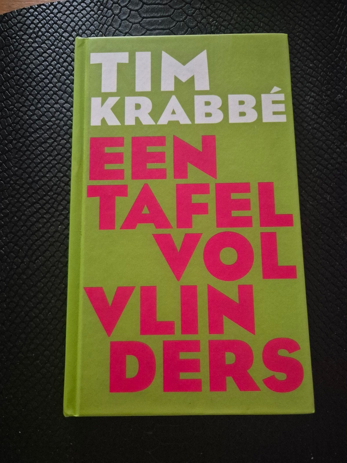 een tafel vol vlinders, Ophalen of Verzenden, Zo goed als nieuw, Tim Krabbé