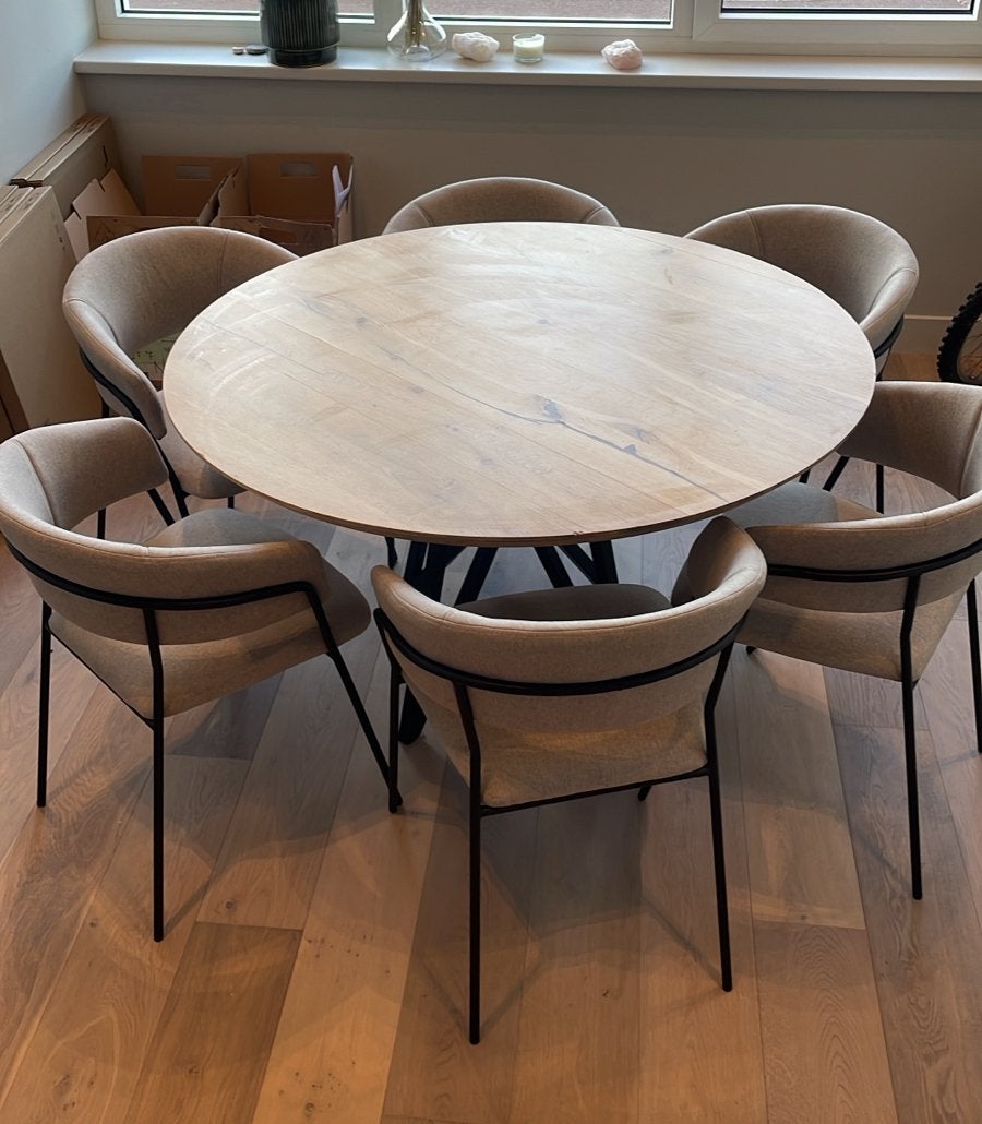 Foto 3 van Ronde eikenhouten eettafel Ø130 cm - zwart metalen onderstel