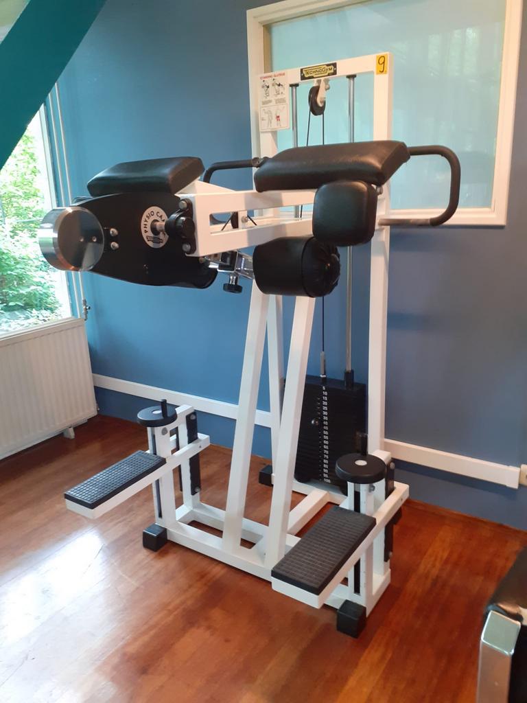 Technogym Isotonic Gluteus - Professionele Glute Trainer, Sport en Fitness, Fitnessmaterialen, Ophalen of Verzenden, Zo goed als nieuw