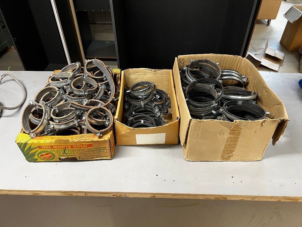 Partij buisbeugels met rubber inlage (div. maten), Ophalen, 2 tot 4 meter, Zo goed als nieuw, Rvs