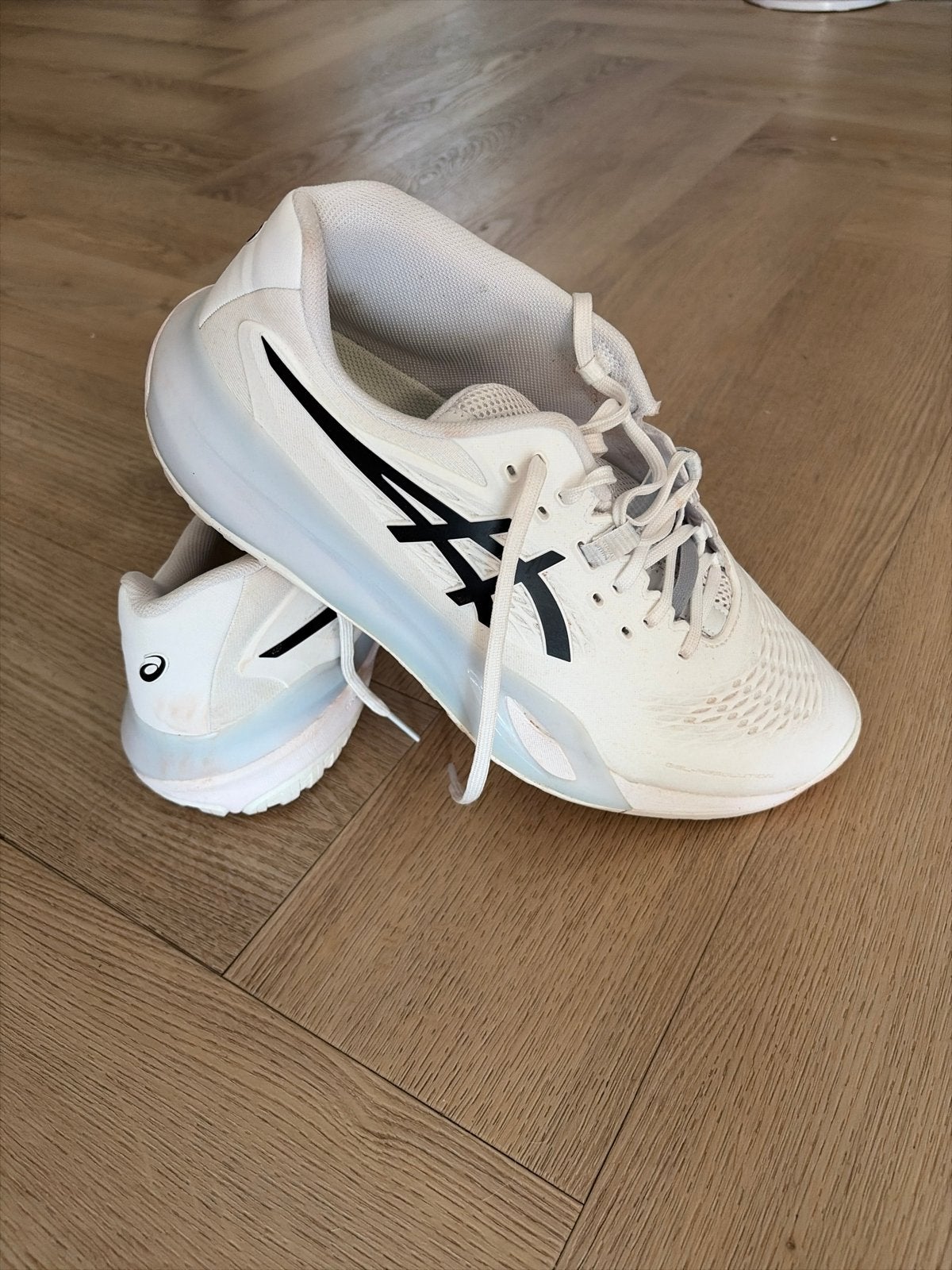 ASICS Sportschoenen - Wit met Zwart maat 45, Ophalen, Zo goed als nieuw, Wit, Sportschoenen