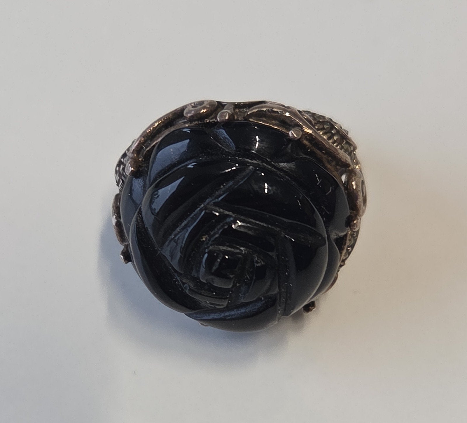 zilveren ring met zwarte steen roos bloem motief, Ophalen of Verzenden, X, Dame, Zilver
