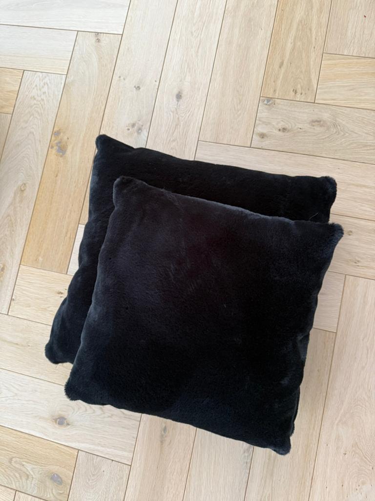 Zwarte kussens 4 stuks NIEUW, Huis en Inrichting, Woonaccessoires | Kussens, Ophalen of Verzenden, Zo goed als nieuw, Zwart, Vierkant