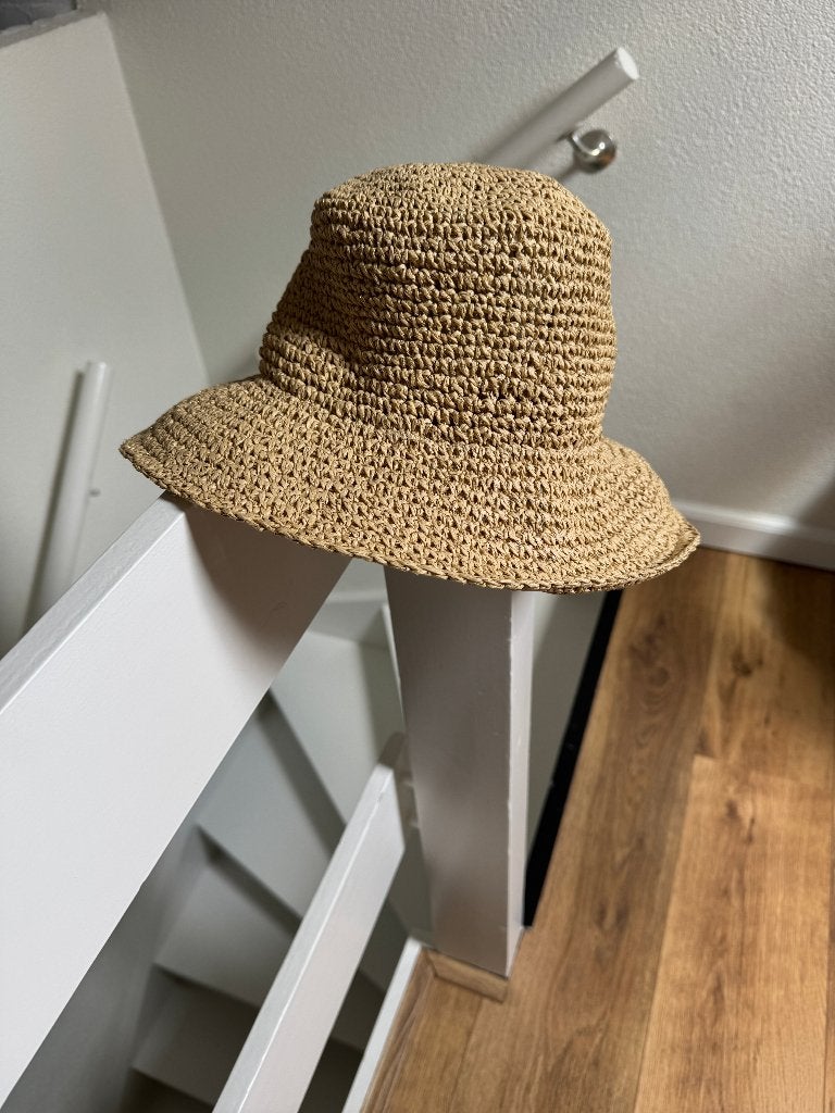Hoed beige/ ecru - gehaakt - C&A, Ophalen of Verzenden, Zo goed als nieuw, One size fits all