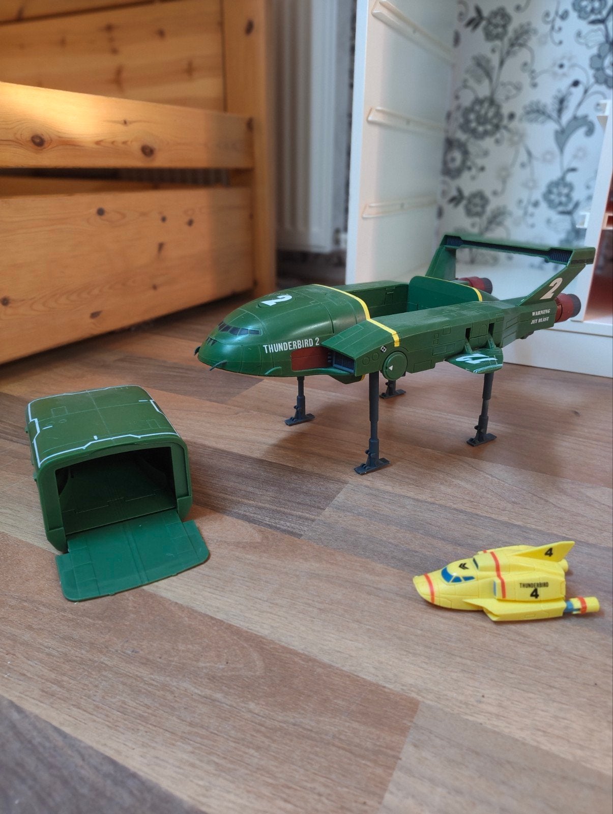 Thunderbirds 2 speelgoedvliegtuig met Thunderbird 4, Ophalen, Gebruikt