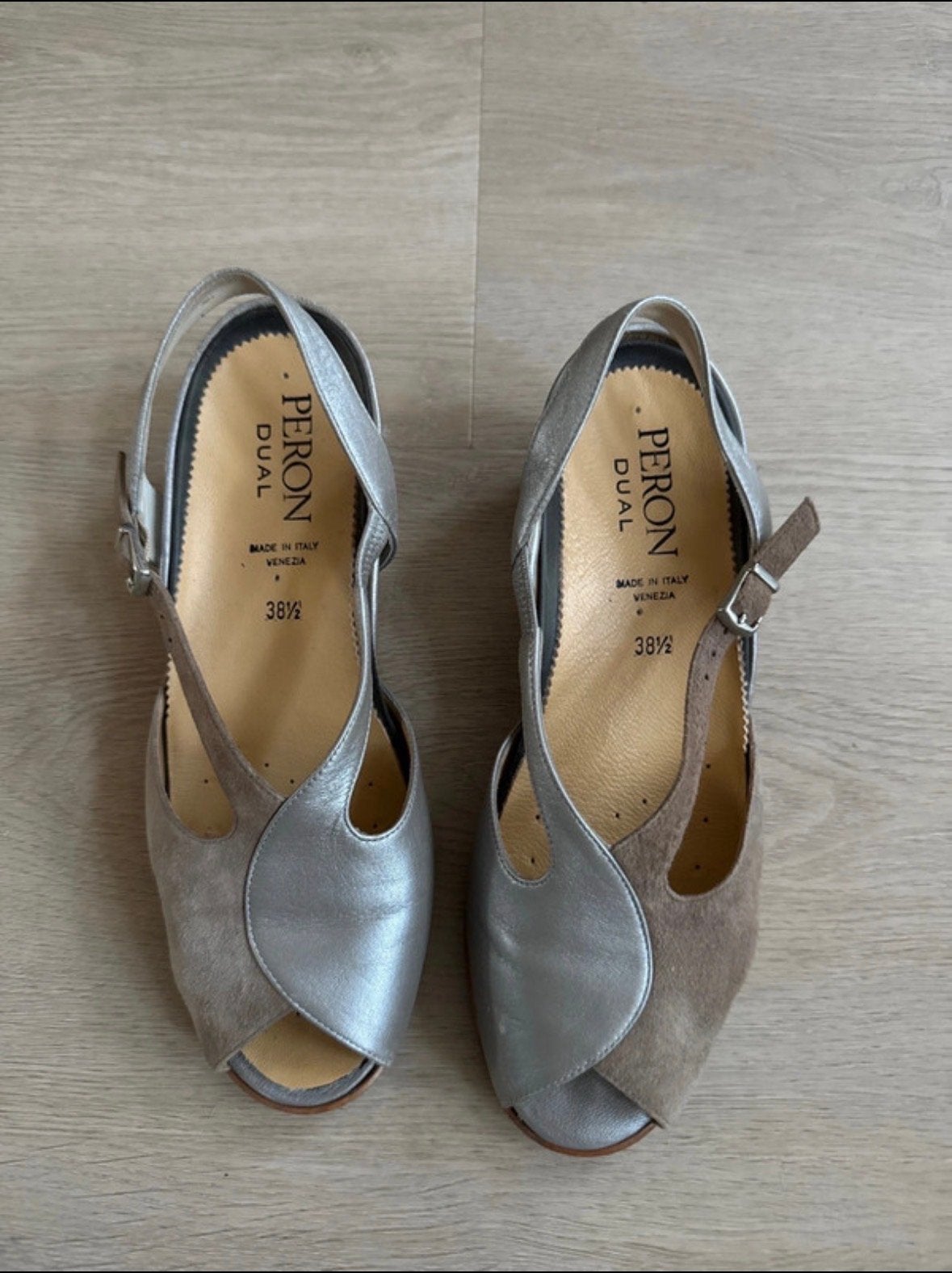 Zomerse hakjes Peron Dual - perfect voor bruiloften, Kleding | Dames, Ophalen of Verzenden, Zo goed als nieuw, Beige, Schoenen met lage hakken