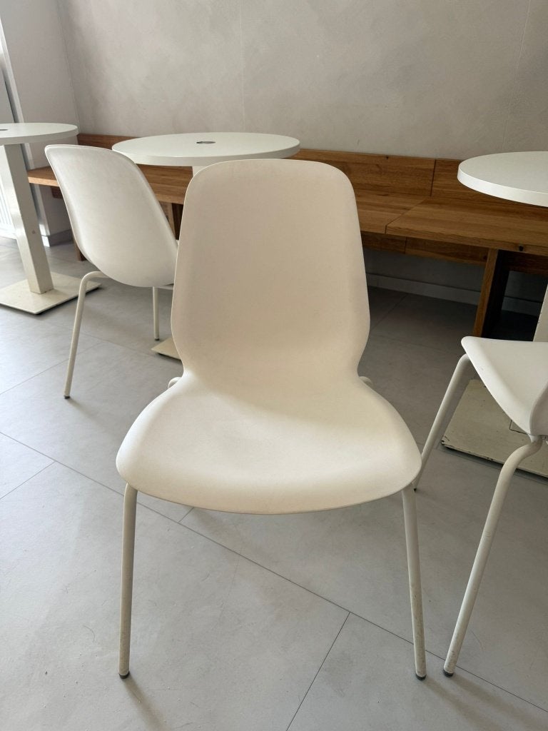 8 Kunststof Stoelen – €100 voor alle 8, Huis en Inrichting, Stoelen, Ophalen, Kunststof, Gebruikt, Wit