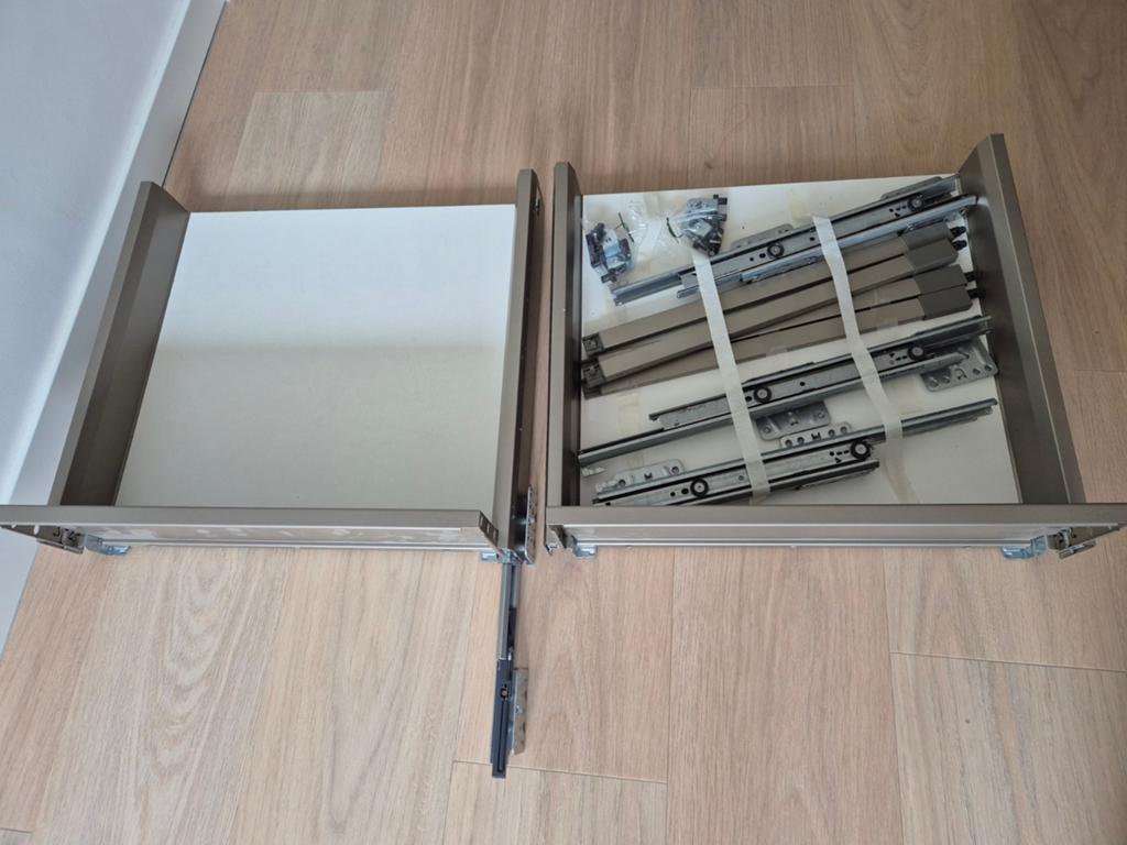 2 Hettich keukenlades met ladegeleiders, Huis en Inrichting, Keuken | Keukenelementen, Ophalen of Verzenden, Nieuw, 50 tot 100 cm