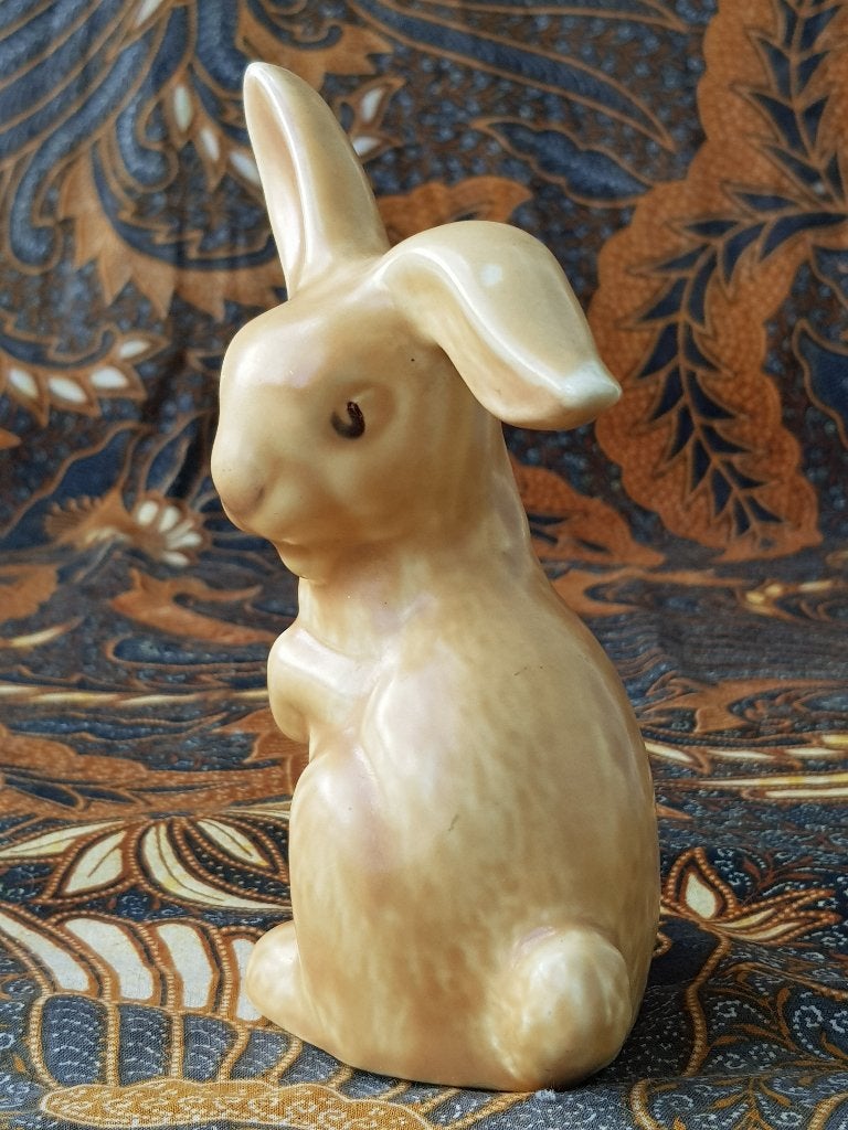 Mooi oud konijn uit Engeland van SylvaC porselein 14 cm., Ophalen of Verzenden