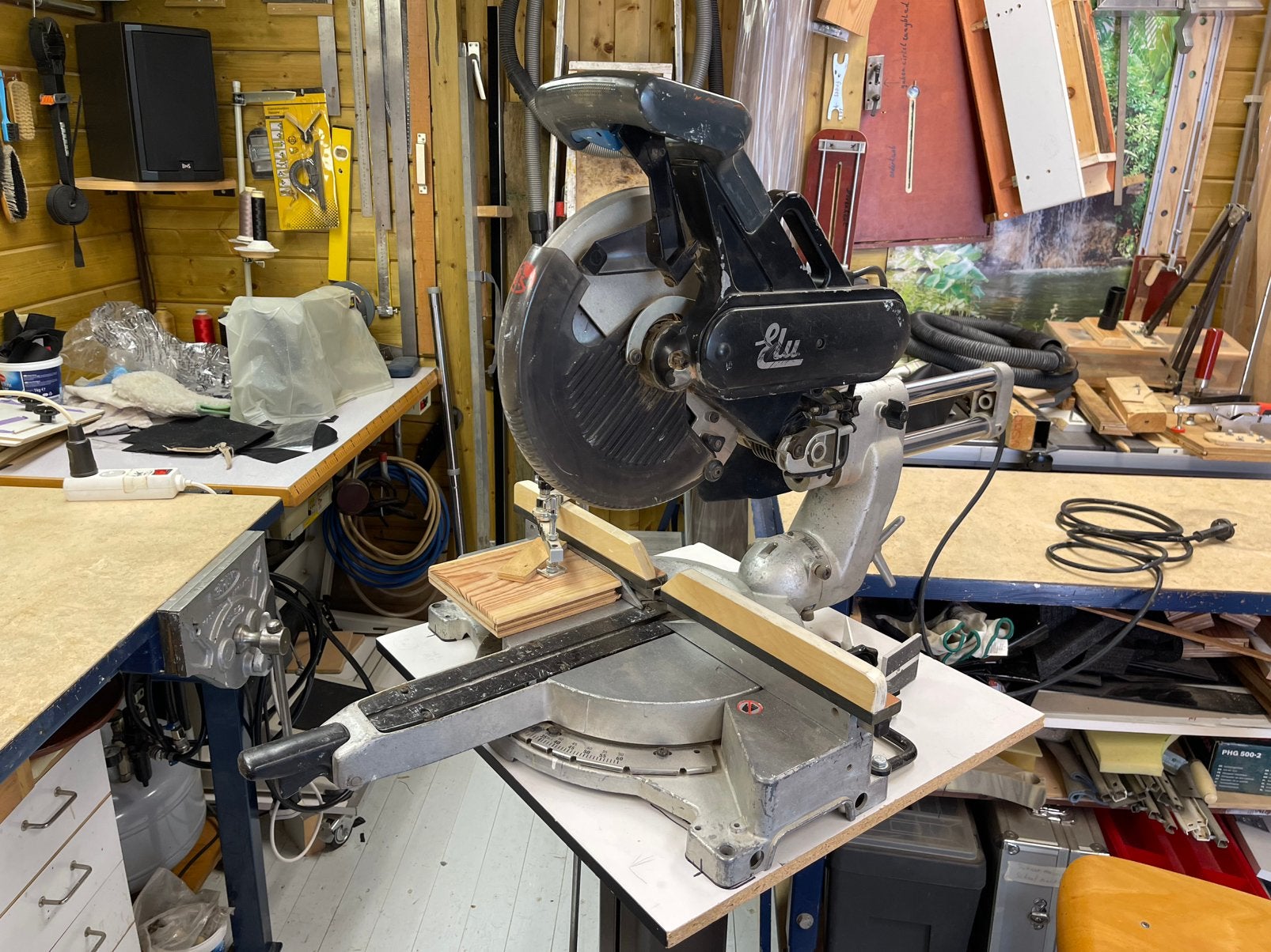 Te koop, Elu afkortzaag   €155,00, Doe-het-zelf en Verbouw, Gereedschap | Zaagmachines, 70 mm of meer, Ophalen of Verzenden, Zo goed als nieuw