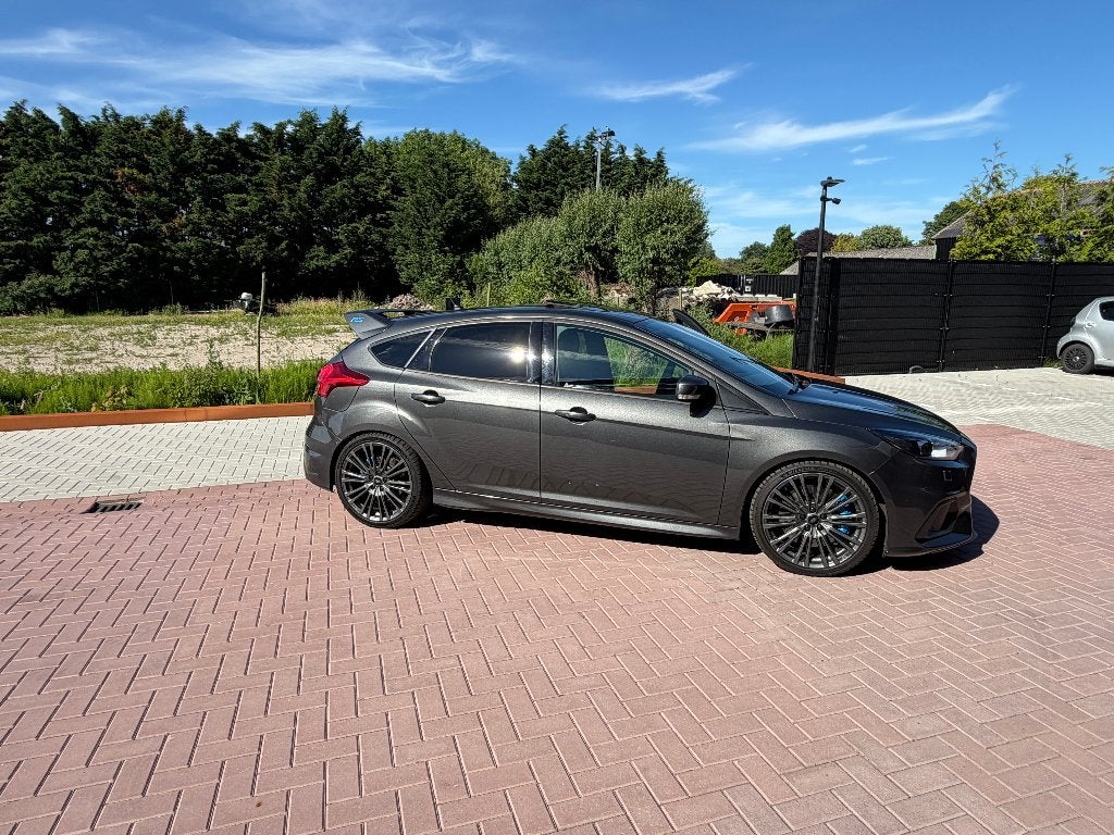 Te koop Ford Focus RS  2017 Grijs 123800 km, Auto's, 4 cilinders, Leder en Stof, 2261 cc, Origineel Nederlands