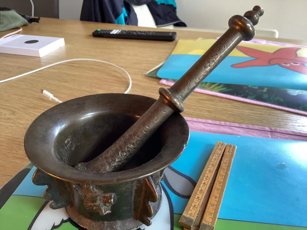 Antieke bronzen vijzel met stamper, Antiek en Kunst, Ophalen of Verzenden, Brons