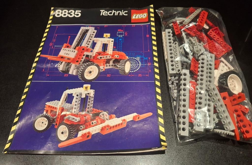 Lego vintage vorkheftruck nr 8835 compleet met boekje, Kinderen en Baby's, Speelgoed | Duplo en Lego, Ophalen of Verzenden, Gebruikt