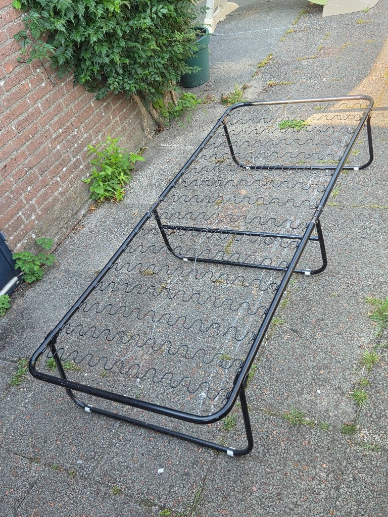 Opvouwbaar metalen bedframe / veldbed, Ophalen, Gebruikt, Overige