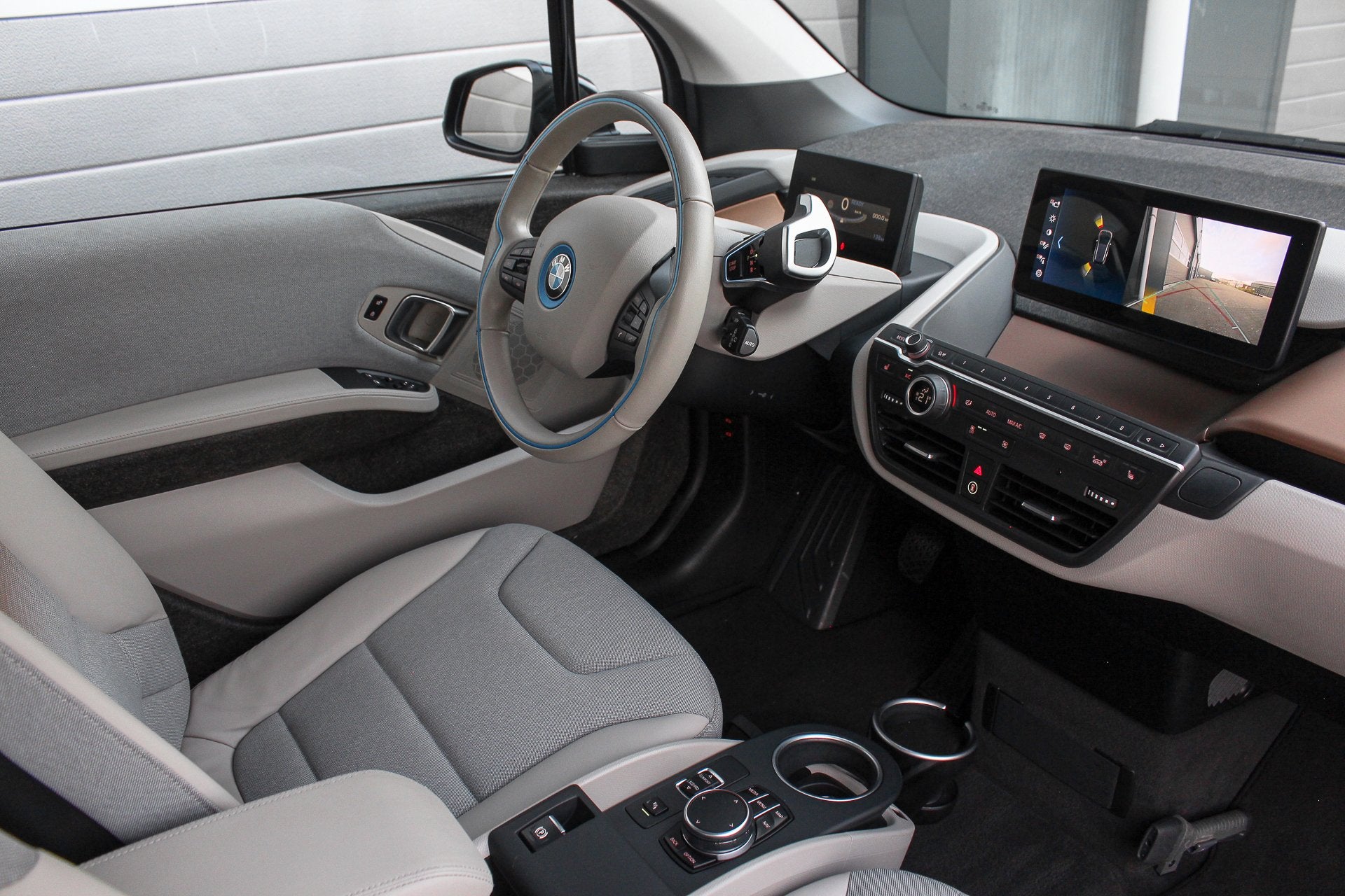 BMW I3 Executive Edition 120Ah 42 kWh | 12 Mnd. Garantie & S, Auto's, Automaat, Achterwielaandrijving, Beige, Met garantie (alle)