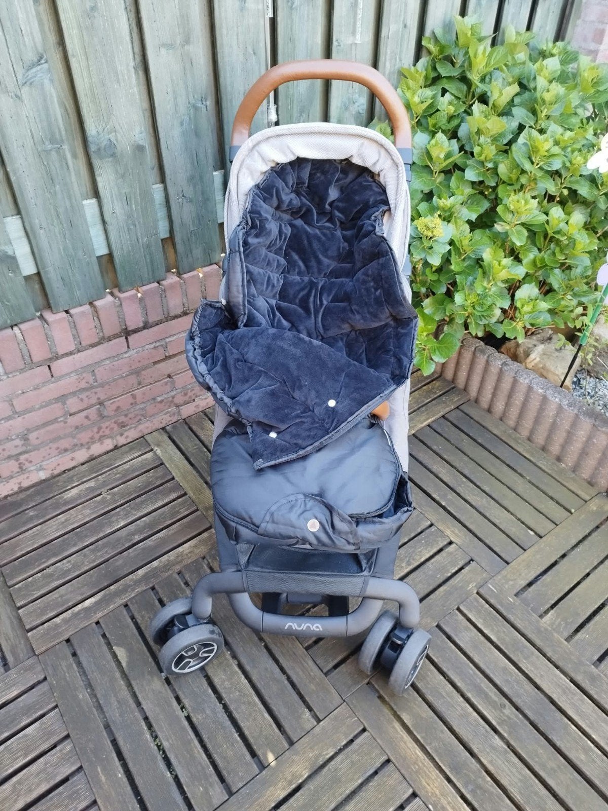 Nuna kinderwagen met regenhoes en voetenzak, Ophalen, Zo goed als nieuw, Overige merken, Regenhoes