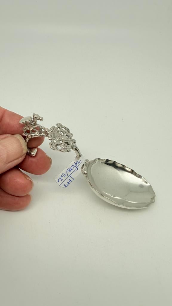 Zilveren roomlepel met draakachtig figuur als bekroning, Antiek en Kunst, Antiek | Goud en Zilver, Verzenden, Zilver