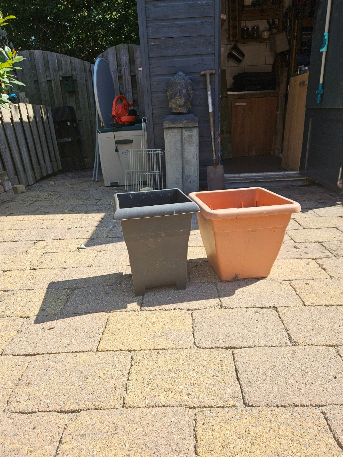 Set van 2 gebruikte bloempotten voor tuin of balkon, Ophalen, Kunststof, Gebruikt, Vierkant