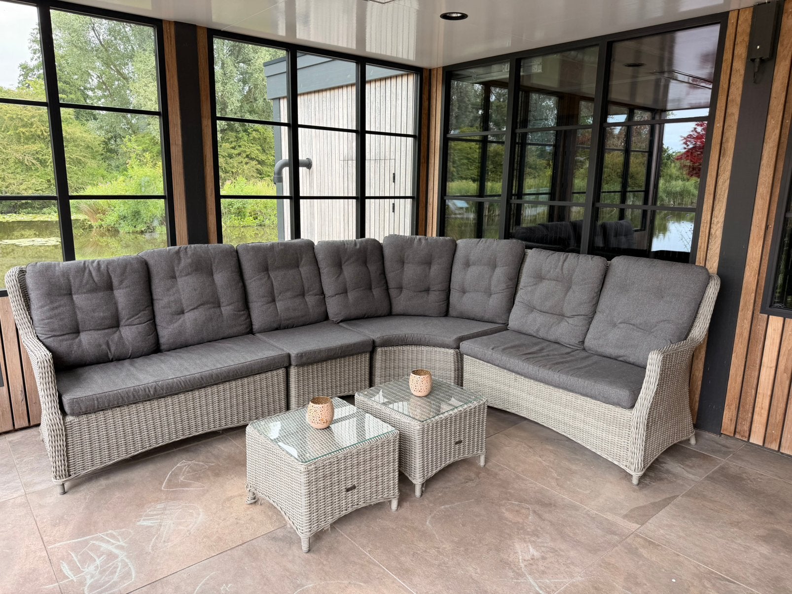 Loungebank met twee bijzettafels, Ophalen, Gebruikt, Bank