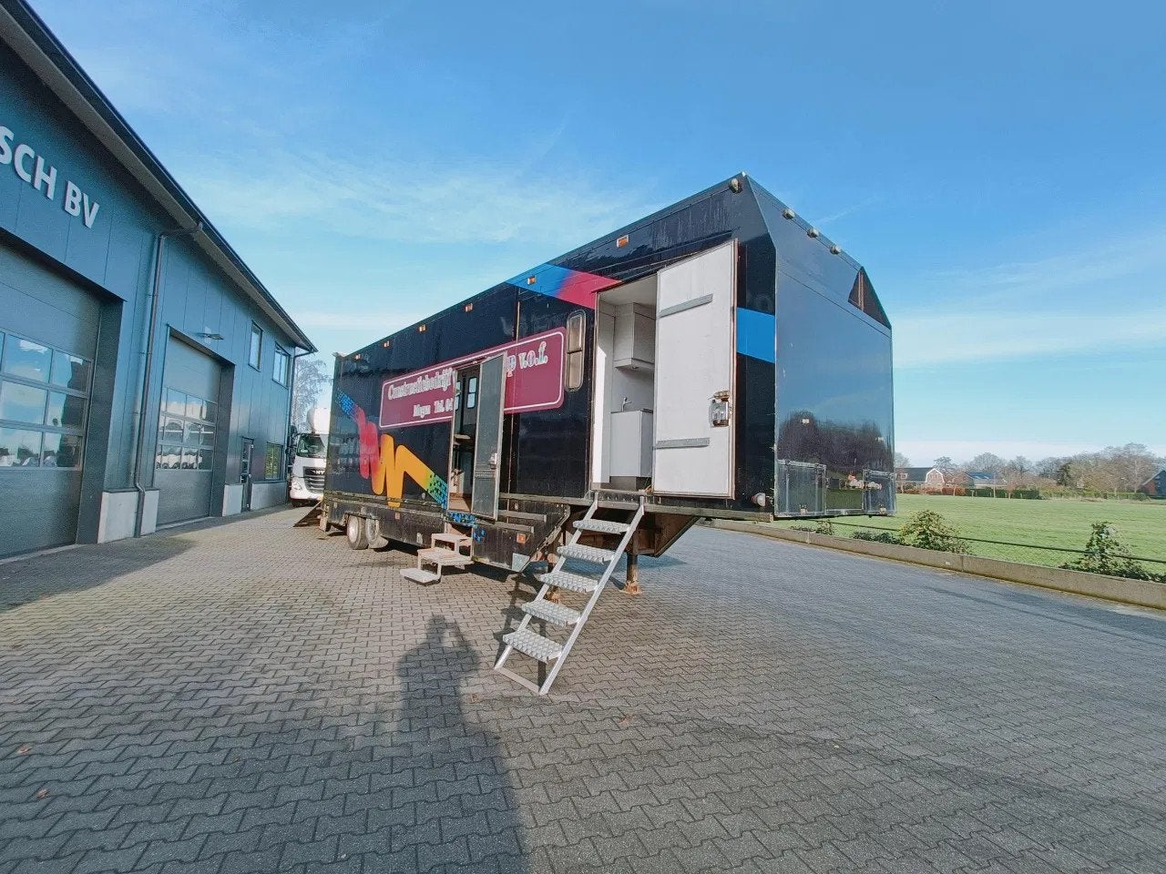 Floor PAARDENTRAILER - 4 PAARDS - LIVING - LUCHTVERING - LAA, Auto's, Overige brandstoffen, Zwart, Bedrijf, Aanhangers en Opleggers